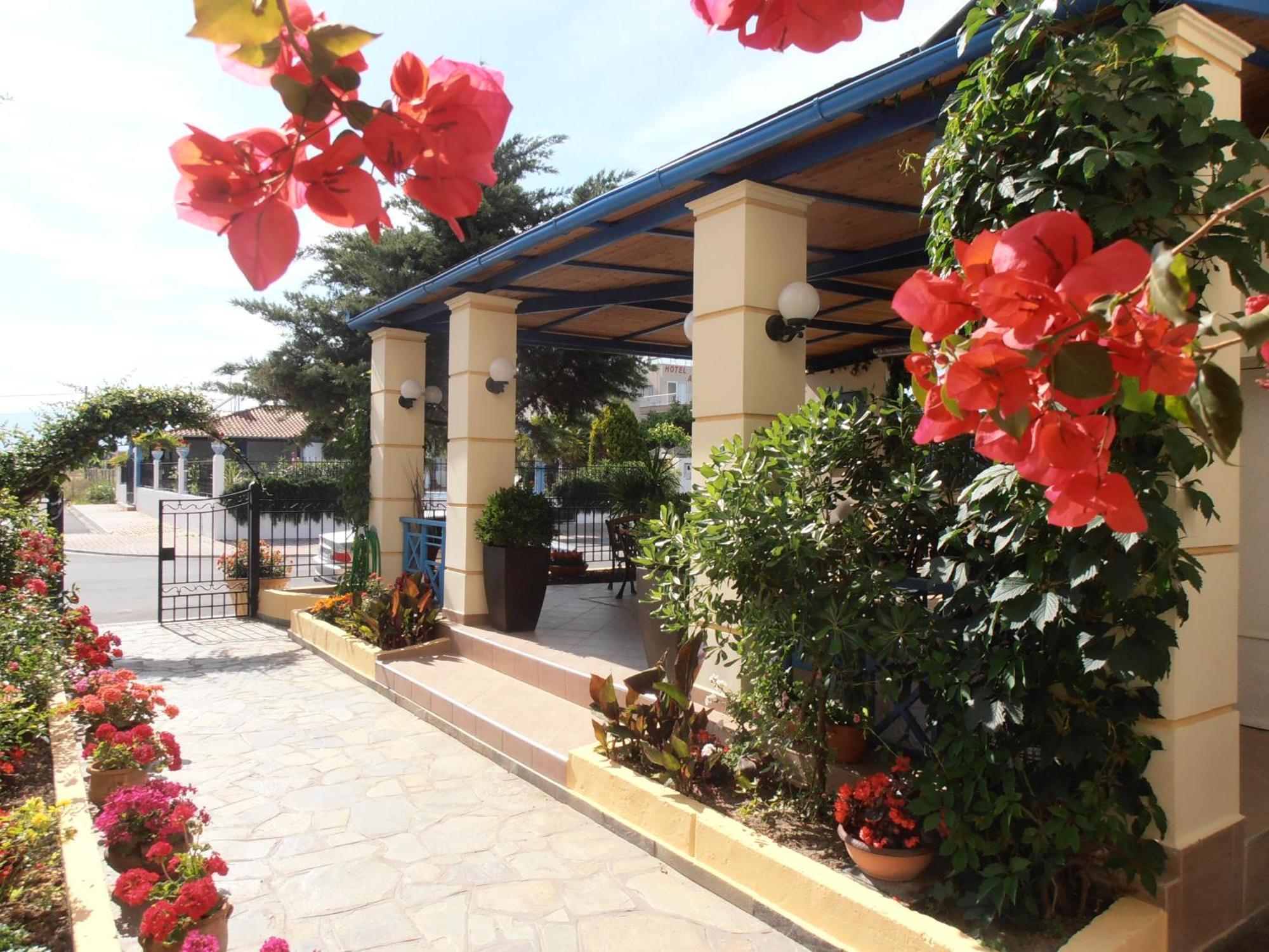 绿洲公寓式酒店 Paralía 外观 照片
